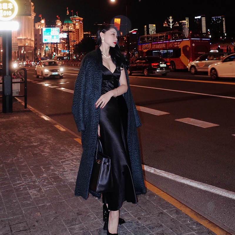 Front and Rear V-neck Black Acetate Satin Suspender Sexy Dress 2021 New Spring Temperament Long Skirt
Front and Rear V-neck Black Acetate Satin Suspender Sexy Dress 2021 New Spring Temperament Long Skirt
