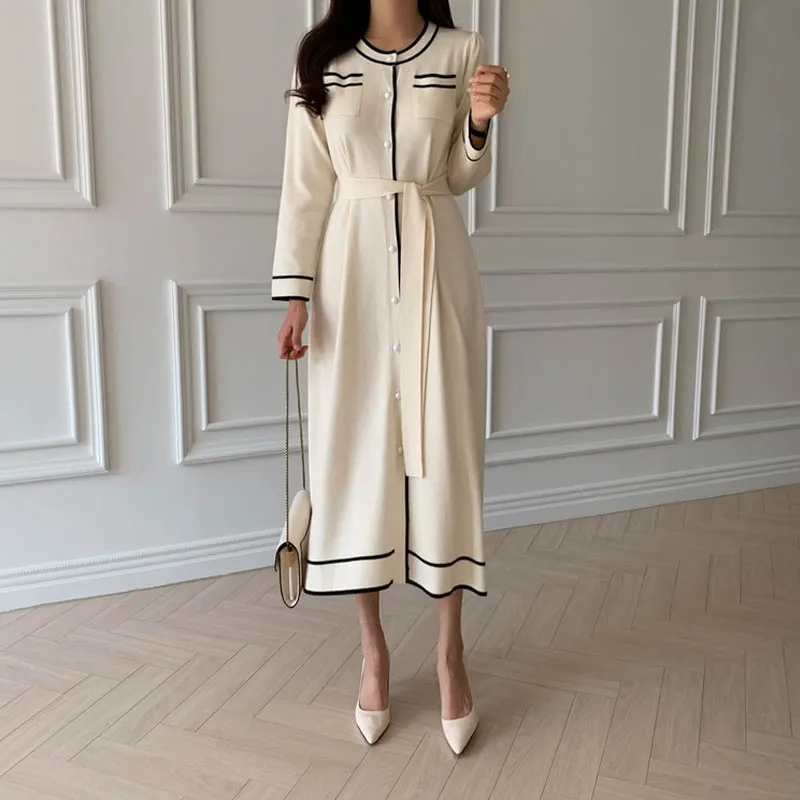 Korean New Temperament Hit Color Knitted Long Dress O-neck Long-Sleeved Pearl Buckle Sashes Lace-up Waist Knit Dress Women 
Korean New Temperament Hit Color Knitted Long Dress O-neck Long-Sleeved Pearl Buckle Sashes Lace-up Waist Knit Dress Women