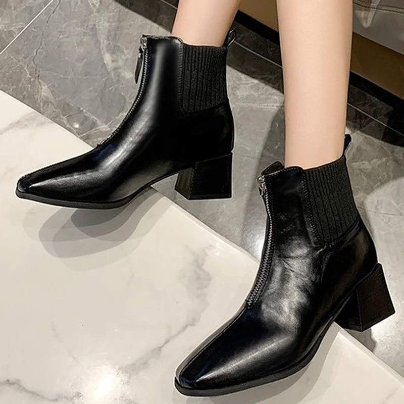 Женские ботильоны на платформе, эластичные ботинки с квадратным носком и молнией спереди, на массивном каблуке, осень 2021
Женские ботильоны на платформе, эластичные ботинки с квадратным носком и молнией спереди, на массивном каблуке, осень 2021