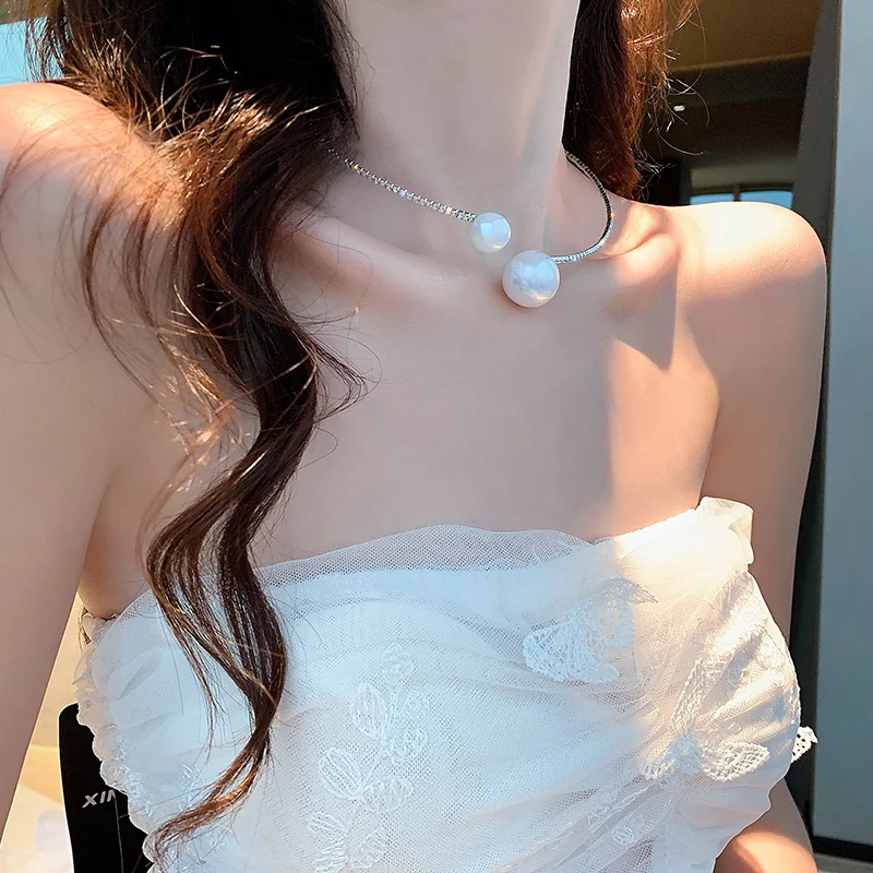 Korean Elegant Oversize Simulated Pearl Chokers Necklace for Women Ladies Bling Rhinestones Pendant Charm Necklaces Accessories
Korean Elegant Oversize Simulated Pearl Chokers Necklace for Women Ladies Bling Rhinestones Pendant Charm Necklaces Accessories