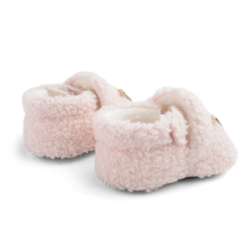 Winter Infant First Walkers Lambswool Crown Baby Girl Princess Shoes Non-slip Cotton Shoes Walking Shoes Baby Shoes Boots 2021
Winter Infant First Walkers Lambswool Crown Baby Girl Princess Shoes Non-slip Cotton Shoes Walking Shoes Baby Shoes Boots 2021