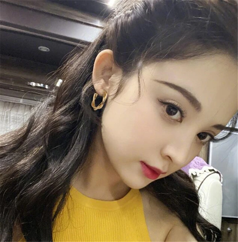 Fashion Distortion Interweave Twist Metal Circle Geometric Round Hoop Earrings for Women Accessories Retro Party Jewelry
Fashion Distortion Interweave Twist Metal Circle Geometric Round Hoop Earrings for Women Accessories Retro Party Jewelry