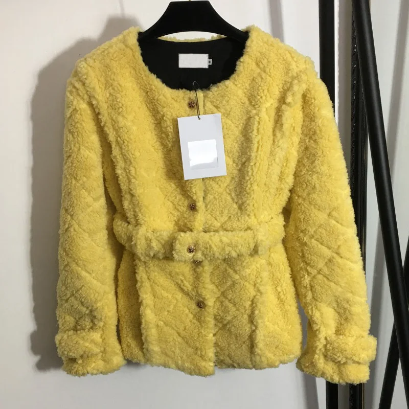 2021 luxury design temperament waist closing slim cardigan versatile fashion women's lamb wool long sleeve round neck coat
2021 luxury design temperament waist closing slim cardigan versatile fashion women's lamb wool long sleeve round neck coat
