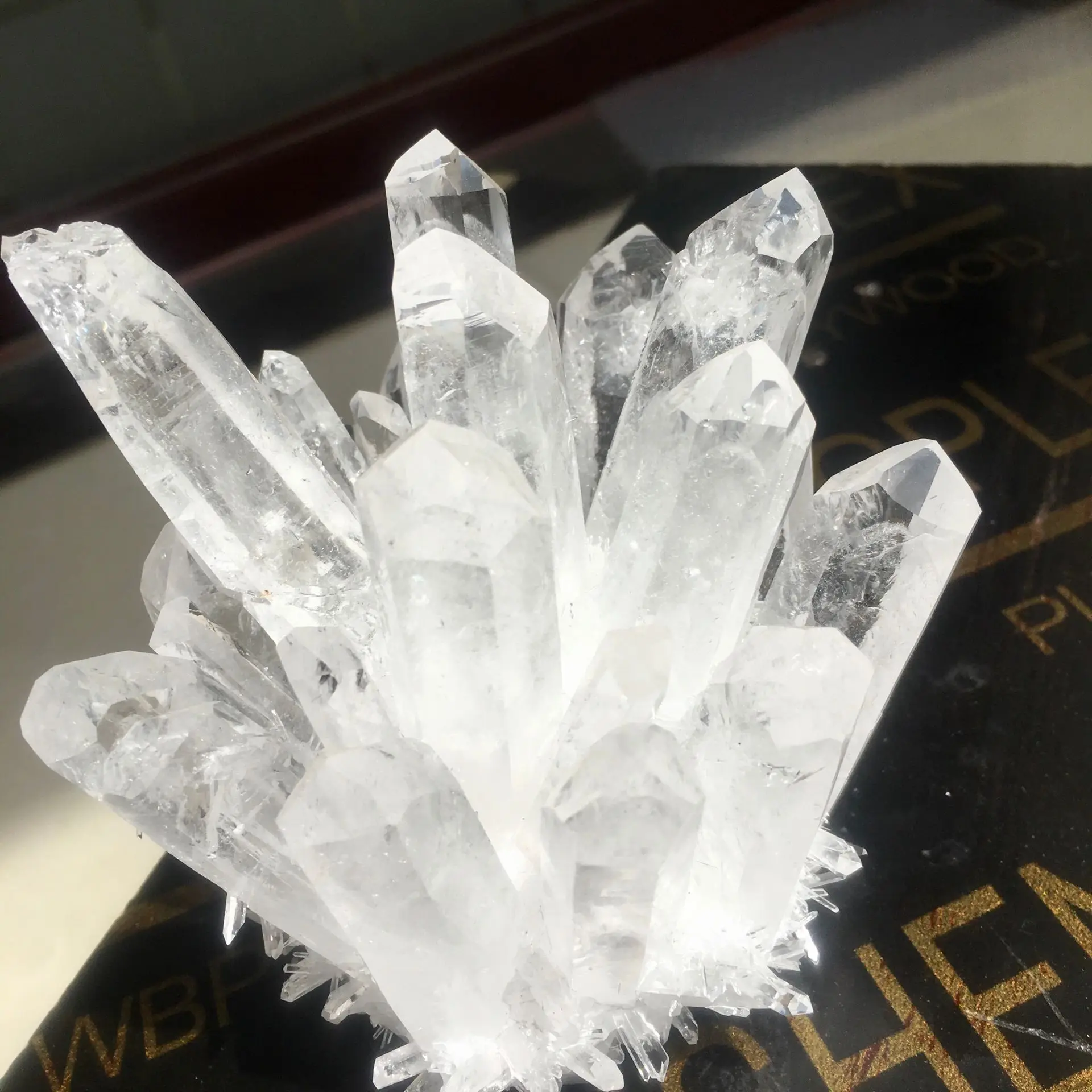 700-750g Natural Clear White Quartz Point Crystal Cluster Healing Mineral Specimen 1PCS
700-750g Natural Clear White Quartz Point Crystal Cluster Healing Mineral Specimen 1PCS