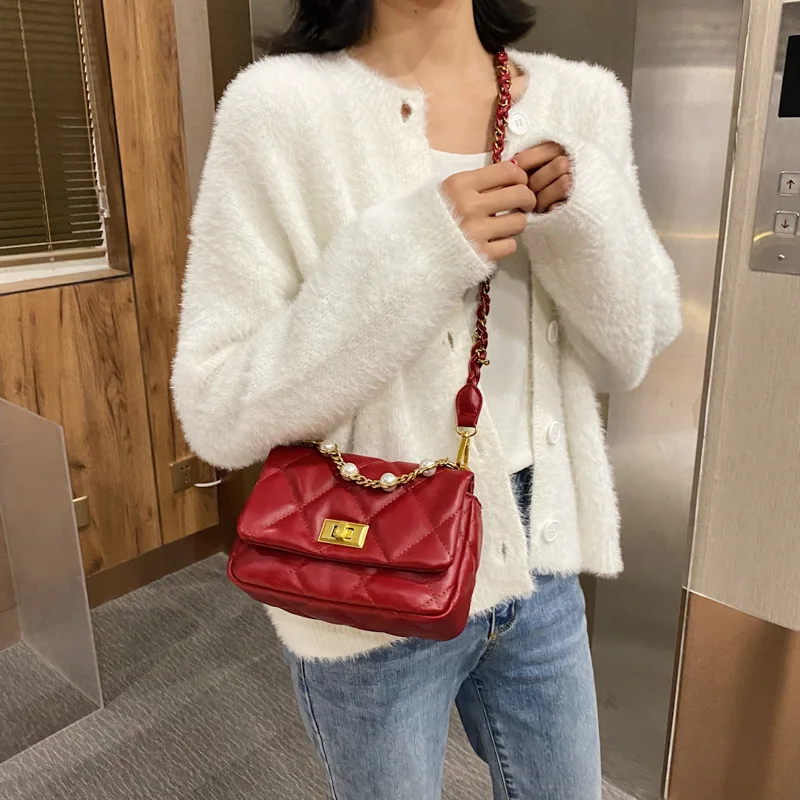 Luxury Beading Purse and Handbag for Women 2021 New Diamond Chain Bag Lady Pearl Chain Shoulder Messenger Flaps Criss-Cross Bags
Luxury Beading Purse and Handbag for Women 2021 New Diamond Chain Bag Lady Pearl Chain Shoulder Messenger Flaps Criss-Cross Bags
