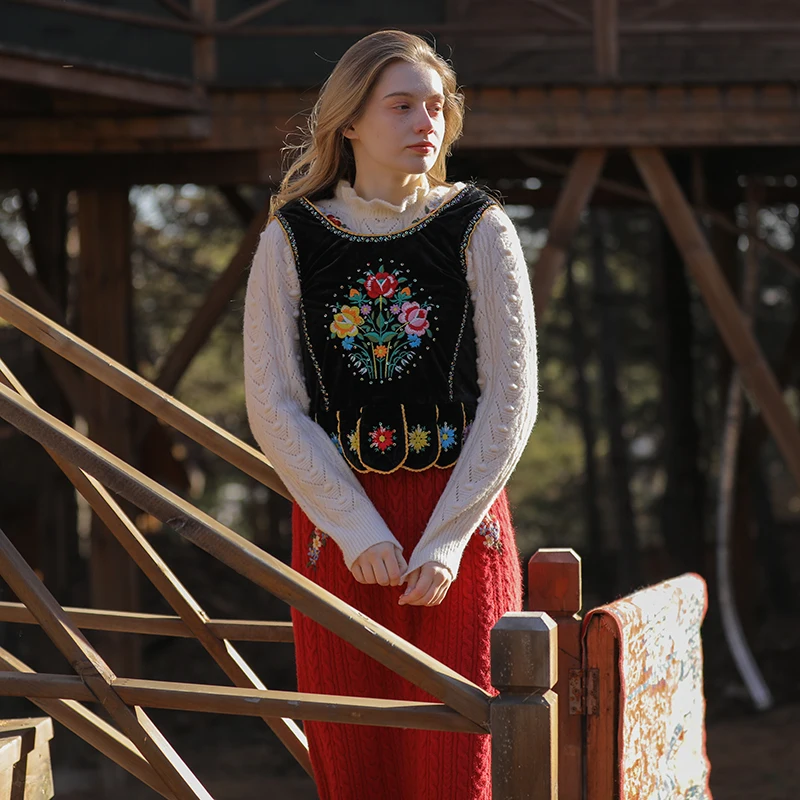 Осенне-зимний женский жилет, универсальный повседневный черный вельветовый жилет в Корейском стиле, с отделкой бисером и вышивкой 
Осенне-зимний женский жилет, универсальный повседневный черный вельветовый жилет в Корейском стиле, с отделкой бисером и вышивкой