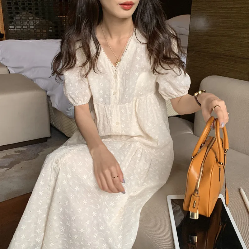 Women Dress 2021 Summer Korean Chic Vintage Elegant V Neck Embroidery Lace Hook Single Breasted Loose Casual Dresses
Women Dress 2021 Summer Korean Chic Vintage Elegant V Neck Embroidery Lace Hook Single Breasted Loose Casual Dresses