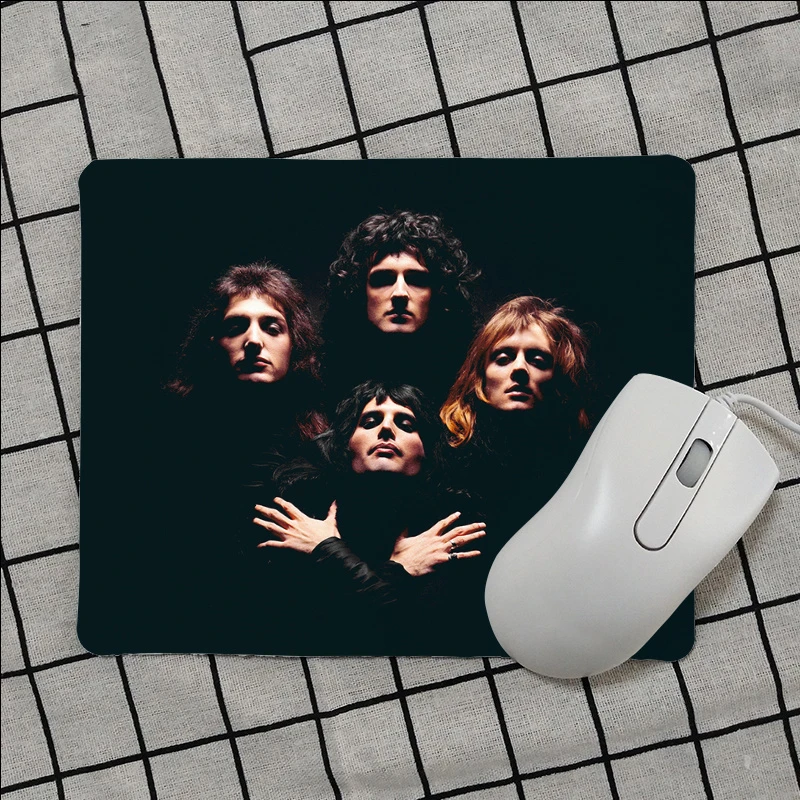 Высокое качество Queen Freddie Mercury Противоскользящий прочный силиконовый компьютерный Гладкий коврик для письма настольные компьютеры матовый ...
Высокое качество Queen Freddie Mercury Противоскользящий прочный силиконовый компьютерный Гладкий коврик для письма настольные компьютеры матовый ...
