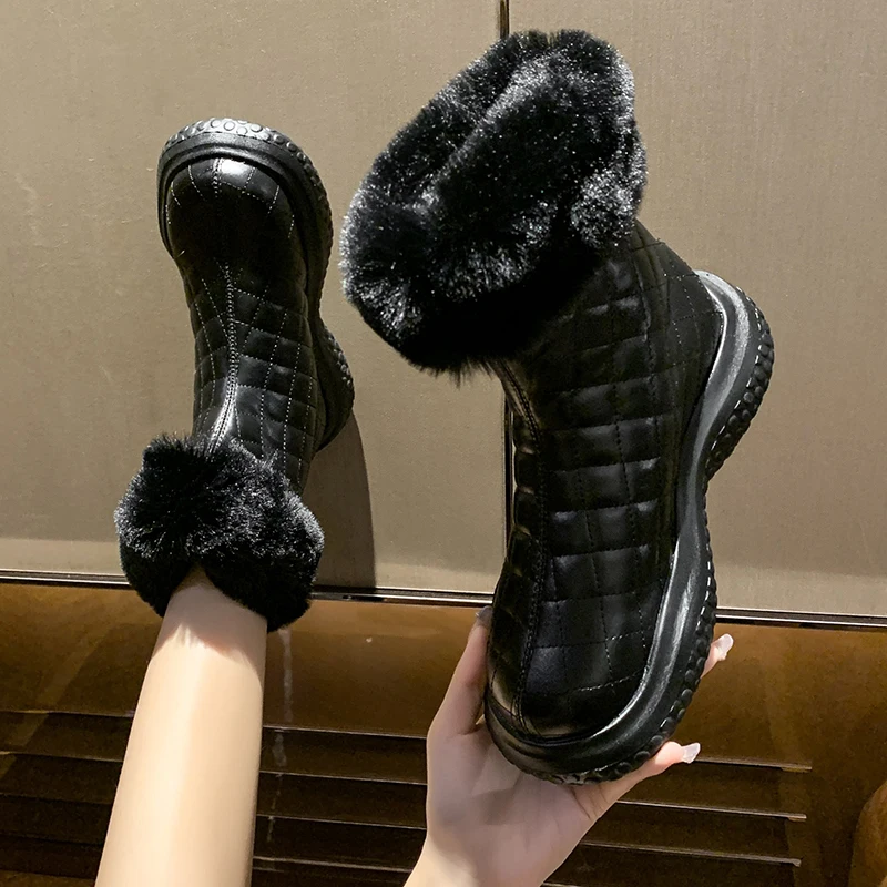 Женские кожаные ботинки на плоской подошве с круглым носком
Женские кожаные ботинки на плоской подошве с круглым носком