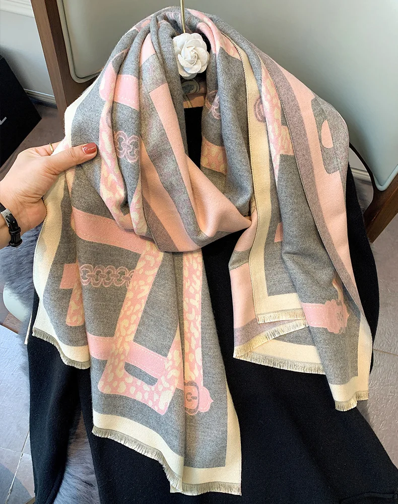 2020 lady tassels soft keep warm Shawls winter Popular Leopard Print wool Beach towel fashion autumn two-sided cashmere Scarf
2020 lady tassels soft keep warm Shawls winter Popular Leopard Print wool Beach towel fashion autumn two-sided cashmere Scarf