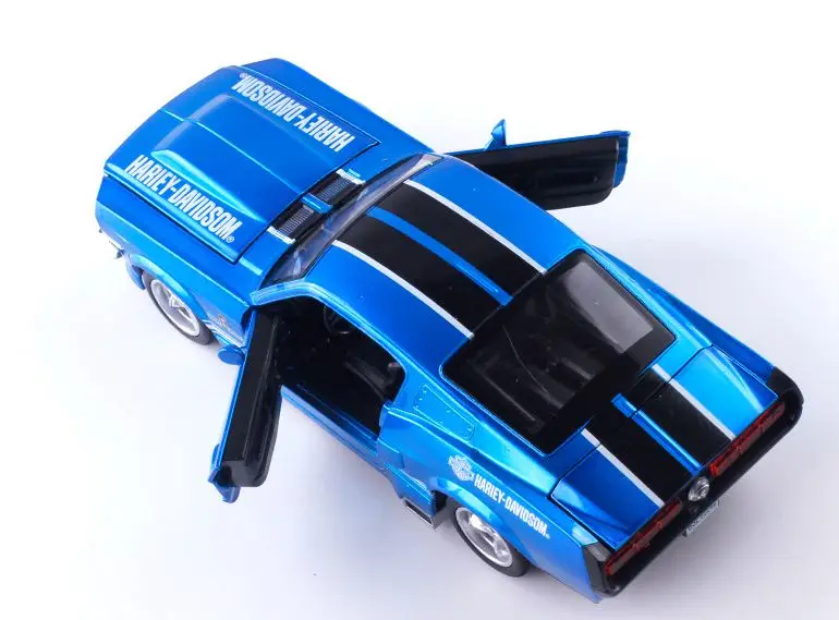 Модель спортивного автомобиля Mustang, из сплава, со звуком светильник кой, детские игрушки, коллекция рождественских подарков
Модель спортивного автомобиля Mustang, из сплава, со звуком светильник кой, детские игрушки, коллекция рождественских подарков