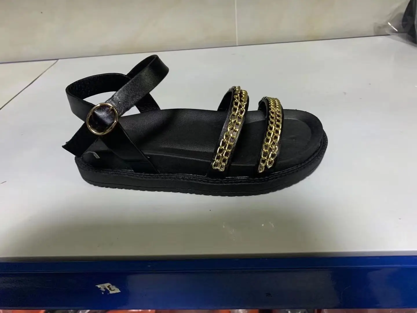 2021 Sandals Summer New Flat British Wind Velcro Embroidery Thick-soled Casual Roman Fragrance Designer
2021 Sandals Summer New Flat British Wind Velcro Embroidery Thick-soled Casual Roman Fragrance Designer