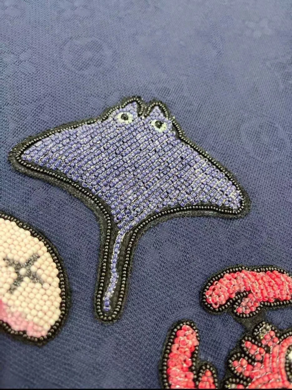 2021 Summer Runway L Designer V Beading Ocean Animal 1:1 High Quality 100% Handmade Chic Trendy Women Female T-shirt Tops Tee 
2021 Summer Runway L Designer V Beading Ocean Animal 1:1 High Quality 100% Handmade Chic Trendy Women Female T-shirt Tops Tee