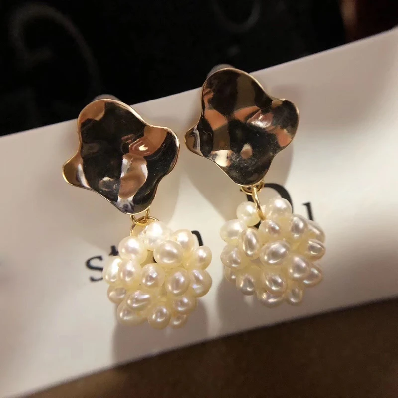 Женские серьги-гвоздики с натуральным пресноводным жемчугом 
Женские серьги-гвоздики с натуральным пресноводным жемчугом