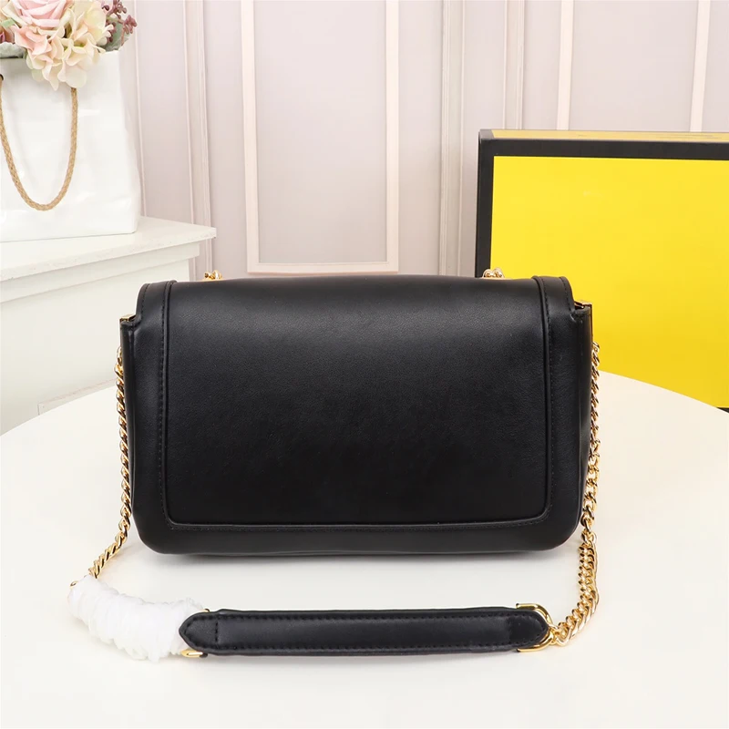 Ladies' new hot style genuine leather compact and cute baguette bag shoulder bag exquisite fashion all-match messenger bag
Ladies' new hot style genuine leather compact and cute baguette bag shoulder bag exquisite fashion all-match messenger bag