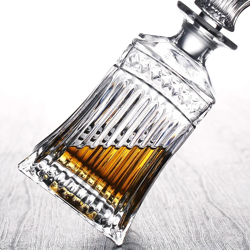 5 Pcs Set luxury Crystal Glass lead-free home bar Whiskey Decanter Set with 4 Pcs old fashioned Whiskey glass
5 Pcs Set luxury Crystal Glass lead-free home bar Whiskey Decanter Set with 4 Pcs old fashioned Whiskey glass