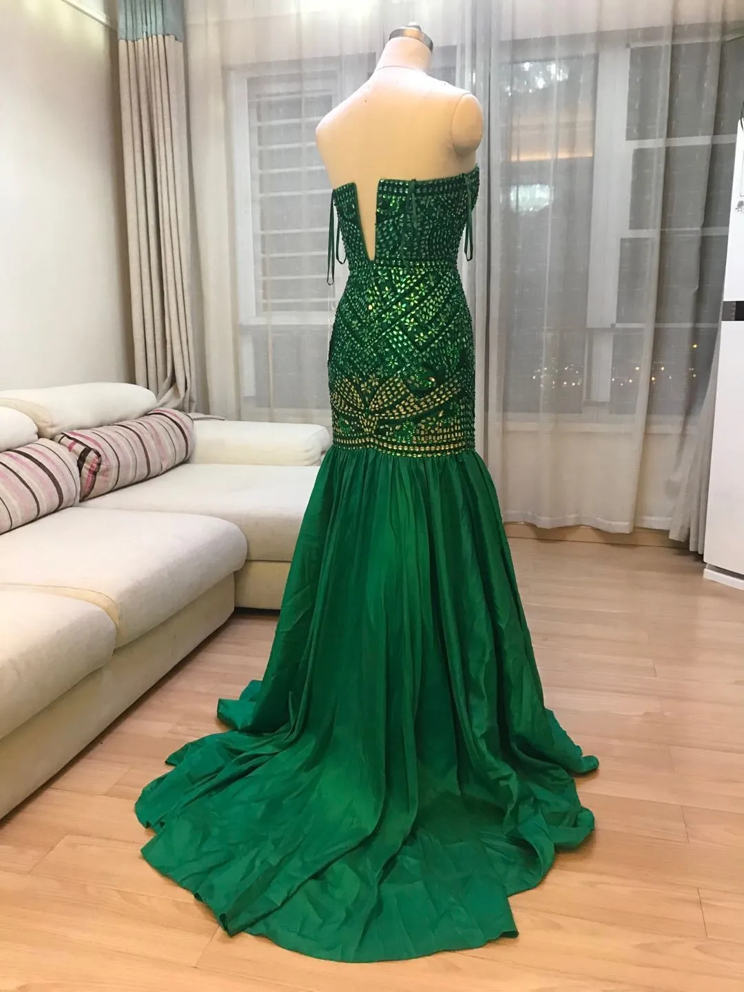 Stock Clean Sparkling Green Beads Prom Dresses Sexy Straps Tulle Beaded Backless Party Dress Long Mermaid Prom Gowns
Stock Clean Sparkling Green Beads Prom Dresses Sexy Straps Tulle Beaded Backless Party Dress Long Mermaid Prom Gowns