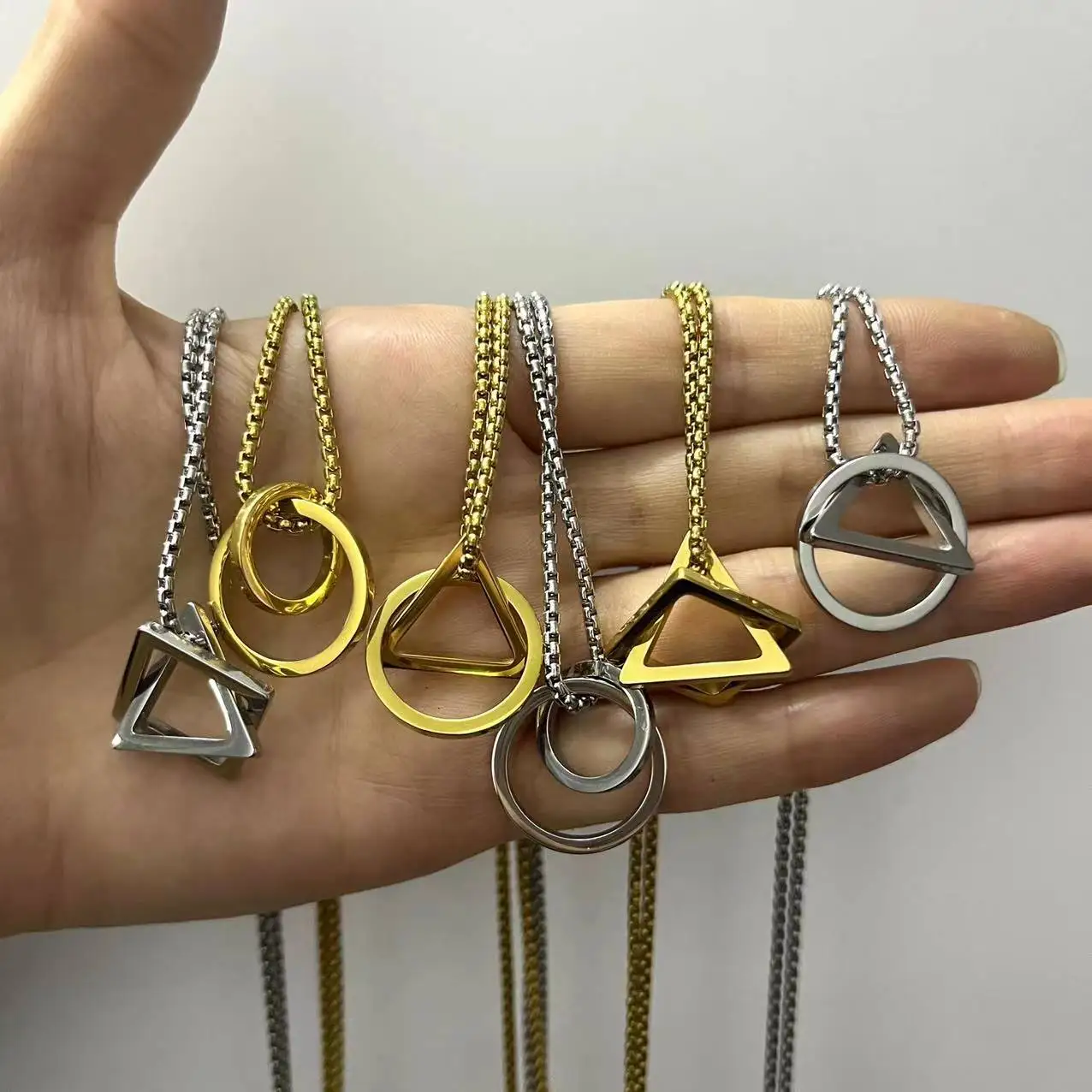 Цепочка с подвеской в стиле хип-хоп для мужчин и женщин
Цепочка с подвеской в стиле хип-хоп для мужчин и женщин