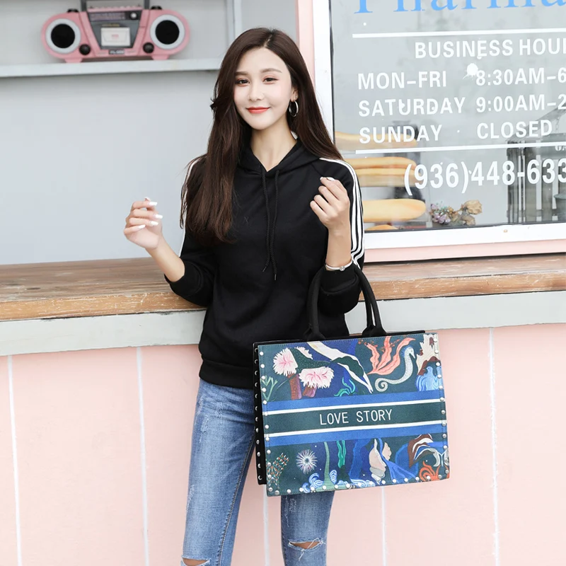 Luxury Woman Shoulder Bag Canvas Fashion Clutch Messenger Bag Crossbody Bag Handbags for Women 2021 Designer Large Capacity 
Luxury Woman Shoulder Bag Canvas Fashion Clutch Messenger Bag Crossbody Bag Handbags for Women 2021 Designer Large Capacity