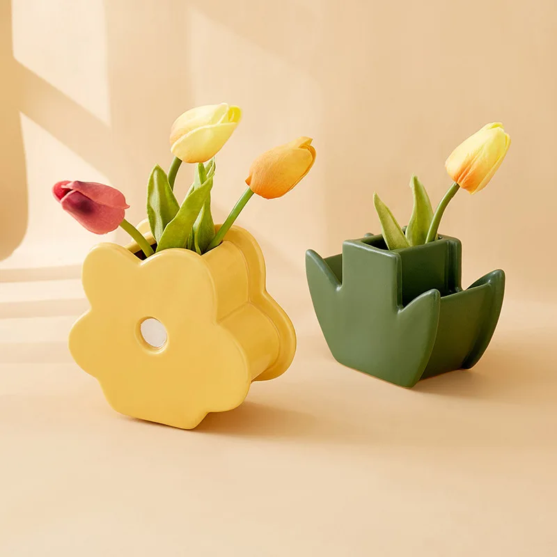 Nordic Personality Simple Flower Decoration Pen Holder Creative Fashion Cute Girl Office Desktop Room Decoration Vase
Nordic Personality Simple Flower Decoration Pen Holder Creative Fashion Cute Girl Office Desktop Room Decoration Vase