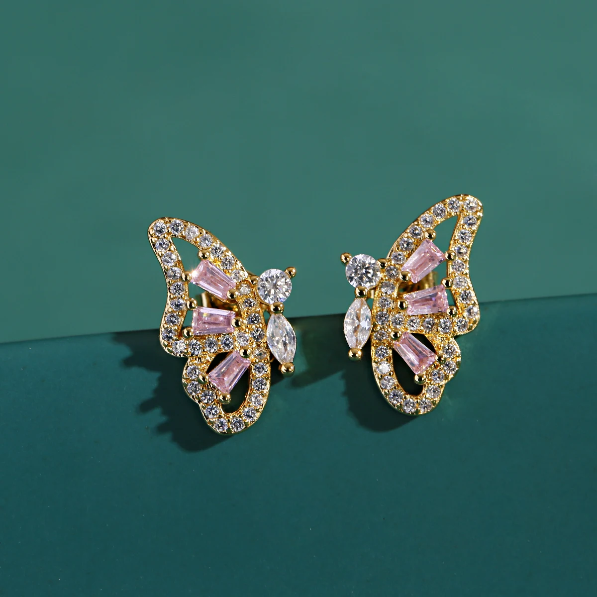 New Luxury Fashion Round Dangle Drop Korean Earrings For Women Big Butterfly Gold Color Earring for women 2021 Jewelry
New Luxury Fashion Round Dangle Drop Korean Earrings For Women Big Butterfly Gold Color Earring for women 2021 Jewelry