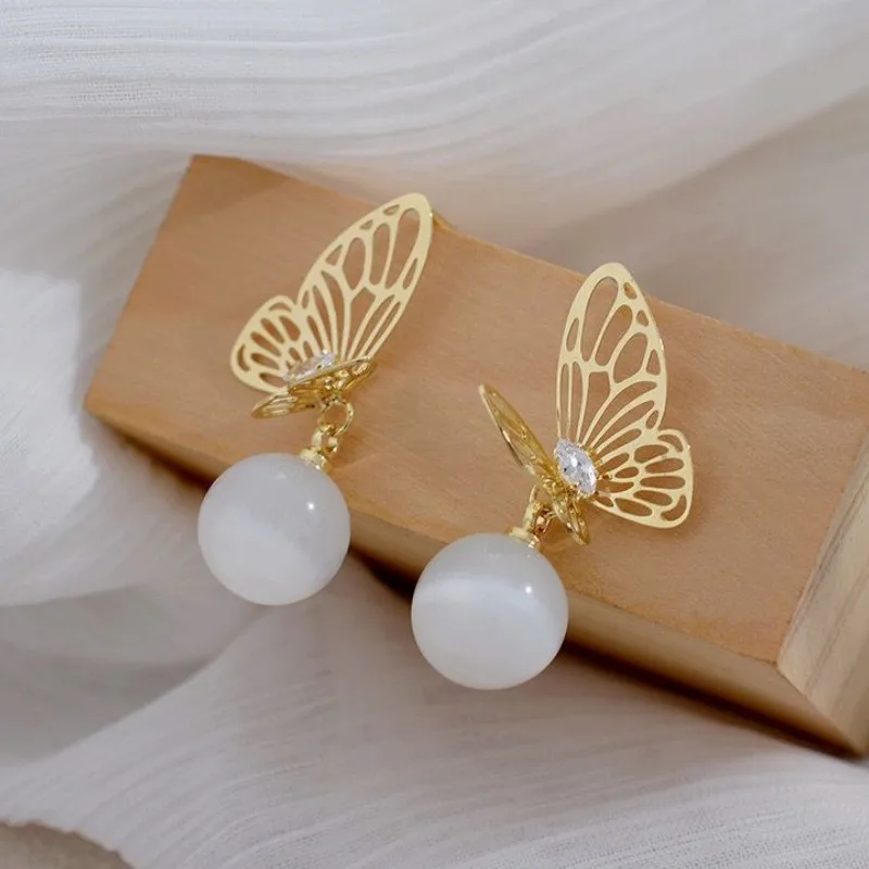 Butterfly Round Dangle Earrings Simple Sweet Temperament Creative Ear Jewelry for Women 2021
Butterfly Round Dangle Earrings Simple Sweet Temperament Creative Ear Jewelry for Women 2021