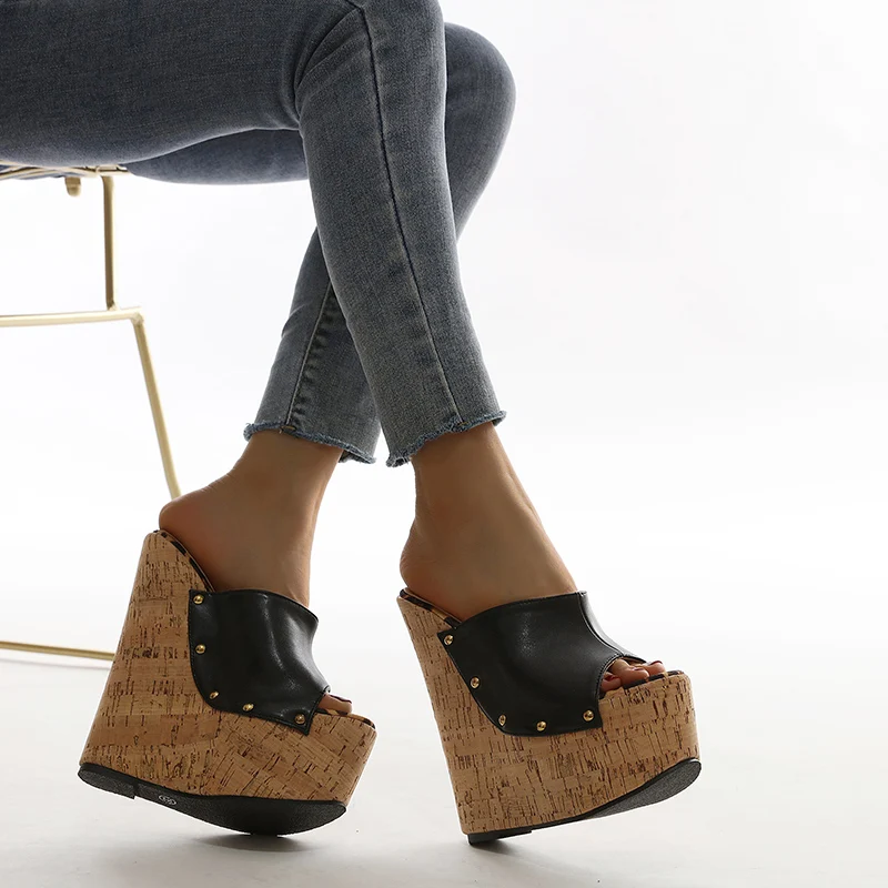 Women Summer High Heel Slippers Platform Sandals Ladies Wedges Solid Flip Flops Shoes Girl Outdoor Beach Slippers Plus big Size
Women Summer High Heel Slippers Platform Sandals Ladies Wedges Solid Flip Flops Shoes Girl Outdoor Beach Slippers Plus big Size