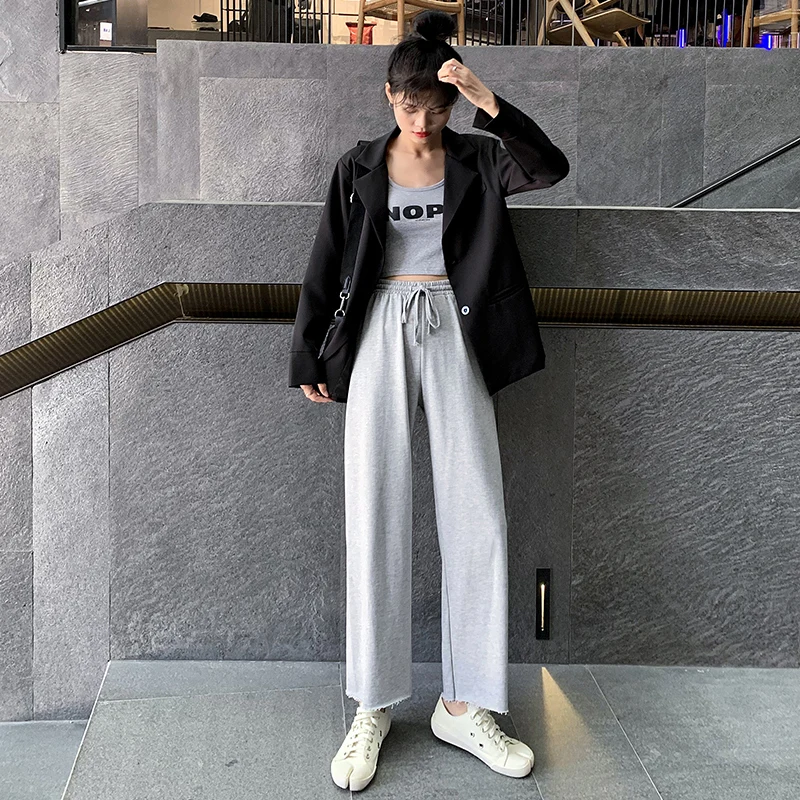 Спортивные брюки женские свободные весенне-осенние спортивные штаны для отдыха модные тонкие стройнящие универсальные серые прямые широк...
Спортивные брюки женские свободные весенне-осенние спортивные штаны для отдыха модные тонкие стройнящие универсальные серые прямые широк...