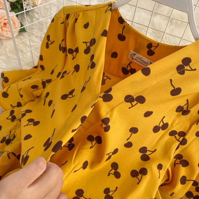 2020 Vintage Print Female Midi Dress Elegant Summer New A-line Sexy V-neck Bandage Dresses Casual Beach Party Women Dress New
2020 Vintage Print Female Midi Dress Elegant Summer New A-line Sexy V-neck Bandage Dresses Casual Beach Party Women Dress New