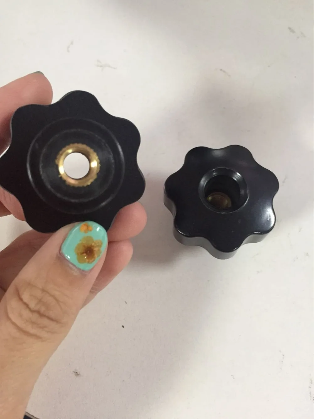 2Pcs M8 x 40mm Head Dia 8mm Female Thread Diameter Black Star Knob Through-hole
2Pcs M8 x 40mm Head Dia 8mm Female Thread Diameter Black Star Knob Through-hole