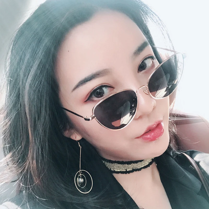 2020 Women Cat Eye Sun Glasses Retro brand design Cateye Sunglasses Metal Frame glasses lady's colorful Driver Goggles UV400
2020 Women Cat Eye Sun Glasses Retro brand design Cateye Sunglasses Metal Frame glasses lady's colorful Driver Goggles UV400