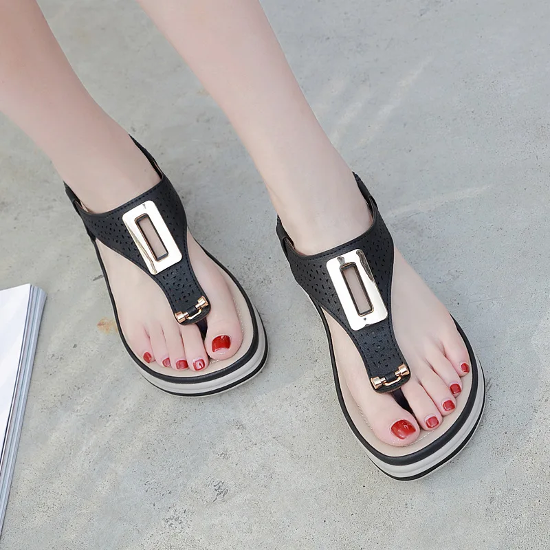 Summer Platform Flip Flops Women Solid Color Beach Sandals Soft Leather Comfortable Low Heels Flats Shoes Metal Big Size 
Summer Platform Flip Flops Women Solid Color Beach Sandals Soft Leather Comfortable Low Heels Flats Shoes Metal Big Size