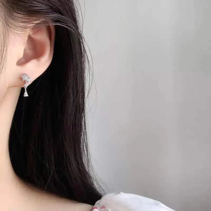 S925 Sterling Silver Exquisite Earrings Female 2021 New Trendy Fashion Simple Cold Style Personality Wedding Jewelry Accessories
S925 Sterling Silver Exquisite Earrings Female 2021 New Trendy Fashion Simple Cold Style Personality Wedding Jewelry Accessories