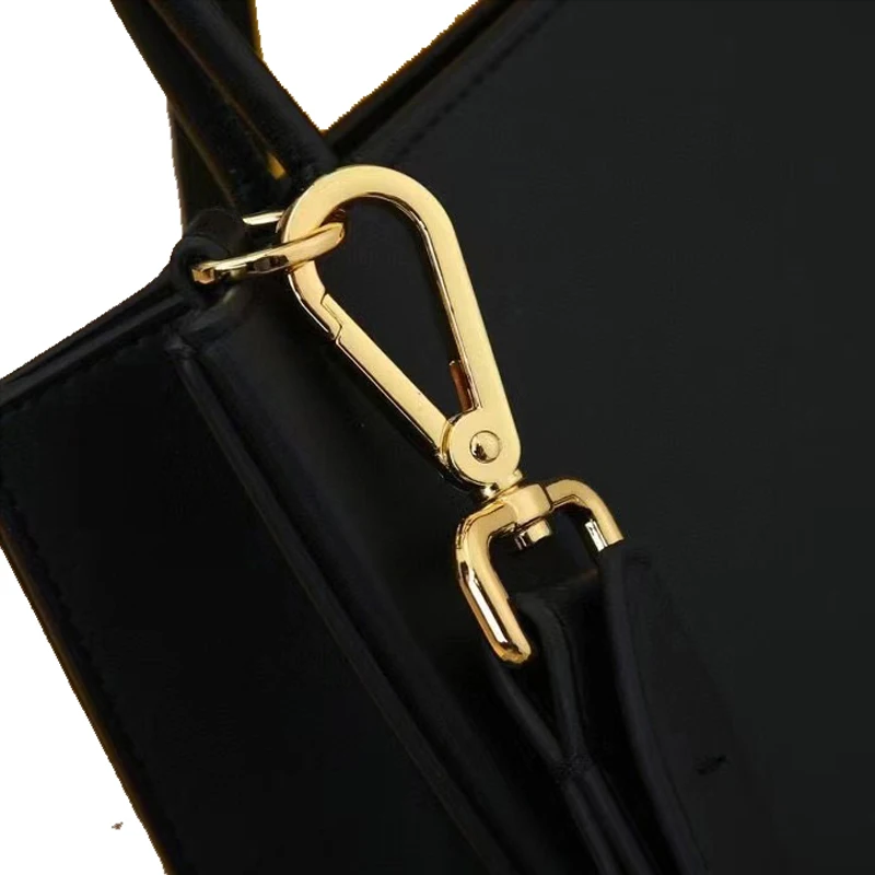 Woman Bag New Fashion Handbag Woman Shoulder Bag Large-Capacity Tote Bag
Woman Bag New Fashion Handbag Woman Shoulder Bag Large-Capacity Tote Bag