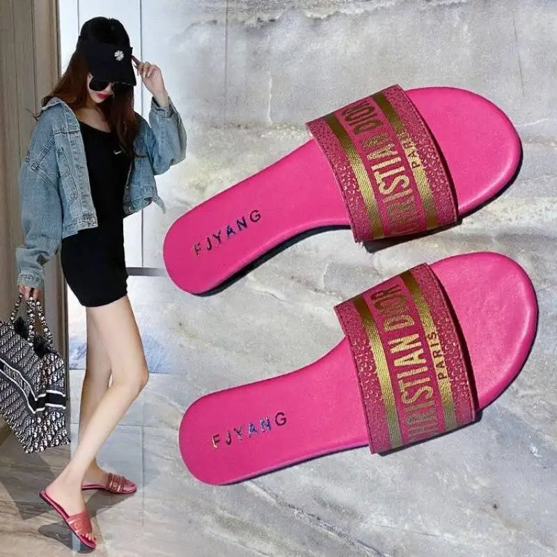 2021 new lettered slippers for women's wear, fashionable and versatile, net red, same type, large size, flat bottom, 42 size
2021 new lettered slippers for women's wear, fashionable and versatile, net red, same type, large size, flat bottom, 42 size