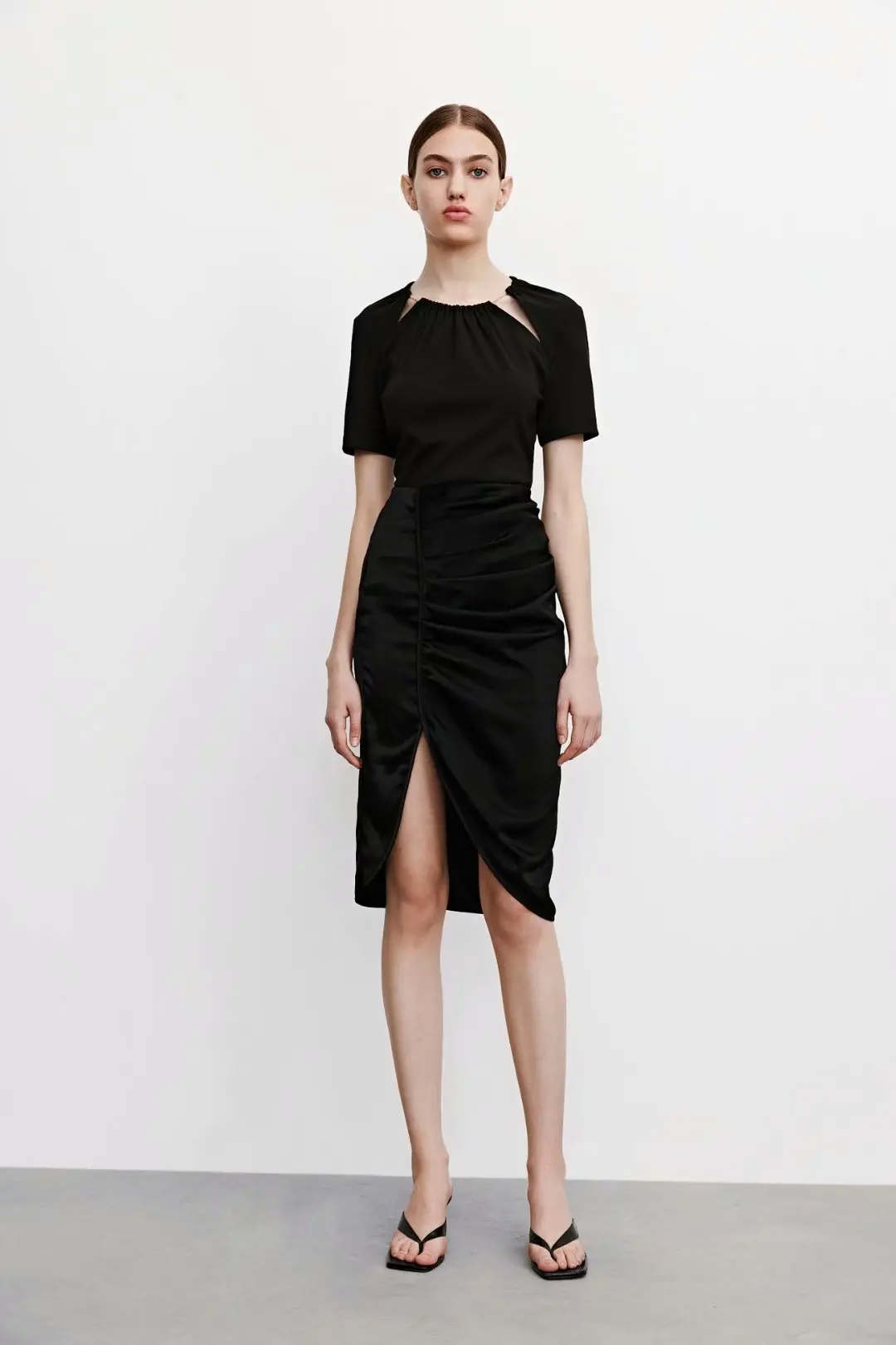 Women's new European and American black drape high waist fold split skirt irregular skirt
Women's new European and American black drape high waist fold split skirt irregular skirt