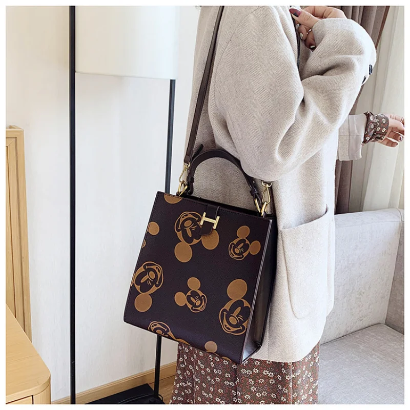 2021 Disney Mickey Minnie Fashion Trend handbags cosmetic bag Woman Casual Shopping bag Portable Cartoon Pu Bag Ladies Chain Bag
2021 Disney Mickey Minnie Fashion Trend handbags cosmetic bag Woman Casual Shopping bag Portable Cartoon Pu Bag Ladies Chain Bag