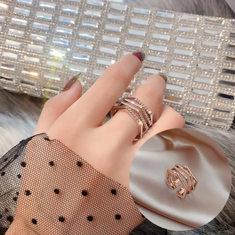 2020 New Simple Copper Finger Rings for Women Fashion Korean Adjustable Shiny Ring Delicate Female Engagement Jewelry Wholesale 
2020 New Simple Copper Finger Rings for Women Fashion Korean Adjustable Shiny Ring Delicate Female Engagement Jewelry Wholesale