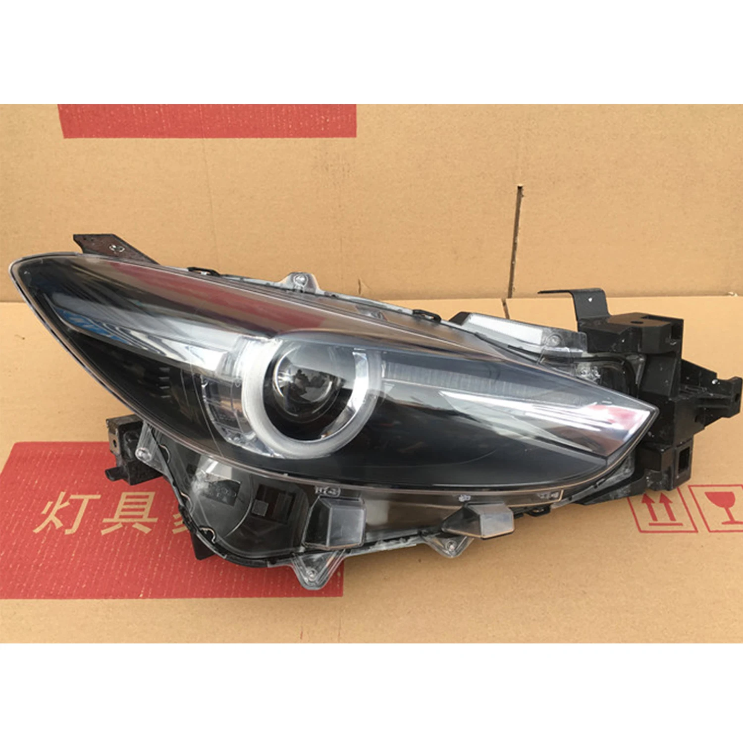 Для Mazda Axela 2017-2019 светодиодный фар сборочные оригинальные фары
Для Mazda Axela 2017-2019 светодиодный фар сборочные оригинальные фары