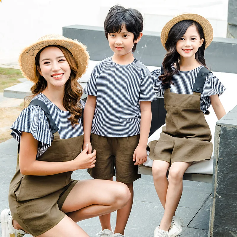 2pcs children clothing sets family matching outfits striped shirts+overalls mommy and me clothes mother daughter match clothes
2pcs children clothing sets family matching outfits striped shirts+overalls mommy and me clothes mother daughter match clothes