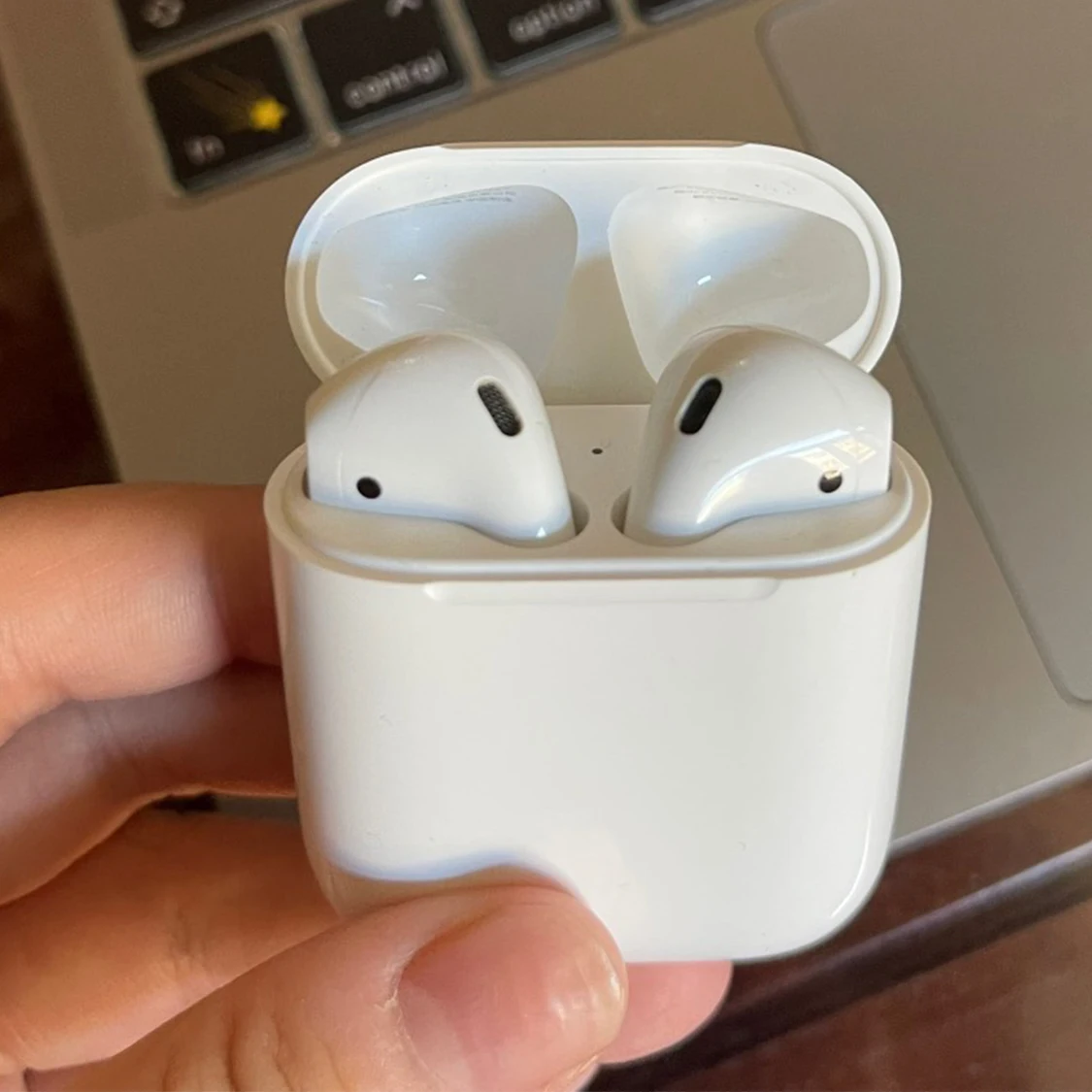 Used Apple AirPods 2 Wireless Headphone Bluetooth Earphone Headphones for IPhone Smartphones
Used Apple AirPods 2 Wireless Headphone Bluetooth Earphone Headphones for IPhone Smartphones