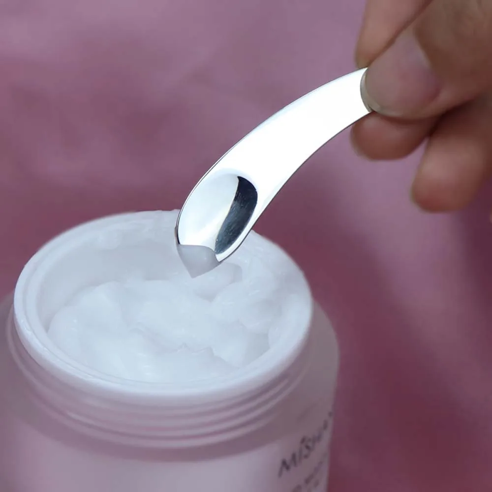 Mini Metal Spatula Curved Spoon Makeup Mask Essence Eye Cream Cosmetic Spoon Portable and Practical Beauty Makeup Tool
Mini Metal Spatula Curved Spoon Makeup Mask Essence Eye Cream Cosmetic Spoon Portable and Practical Beauty Makeup Tool
