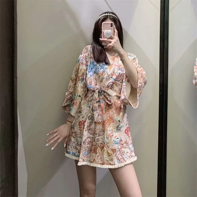 Za 2021 Patchwork Print Kimono Woman Blouse Summer Wide Sleeve Loose Long Top Chic Belt Japanese Vintage Cardigan Blouse Women
Za 2021 Patchwork Print Kimono Woman Blouse Summer Wide Sleeve Loose Long Top Chic Belt Japanese Vintage Cardigan Blouse Women