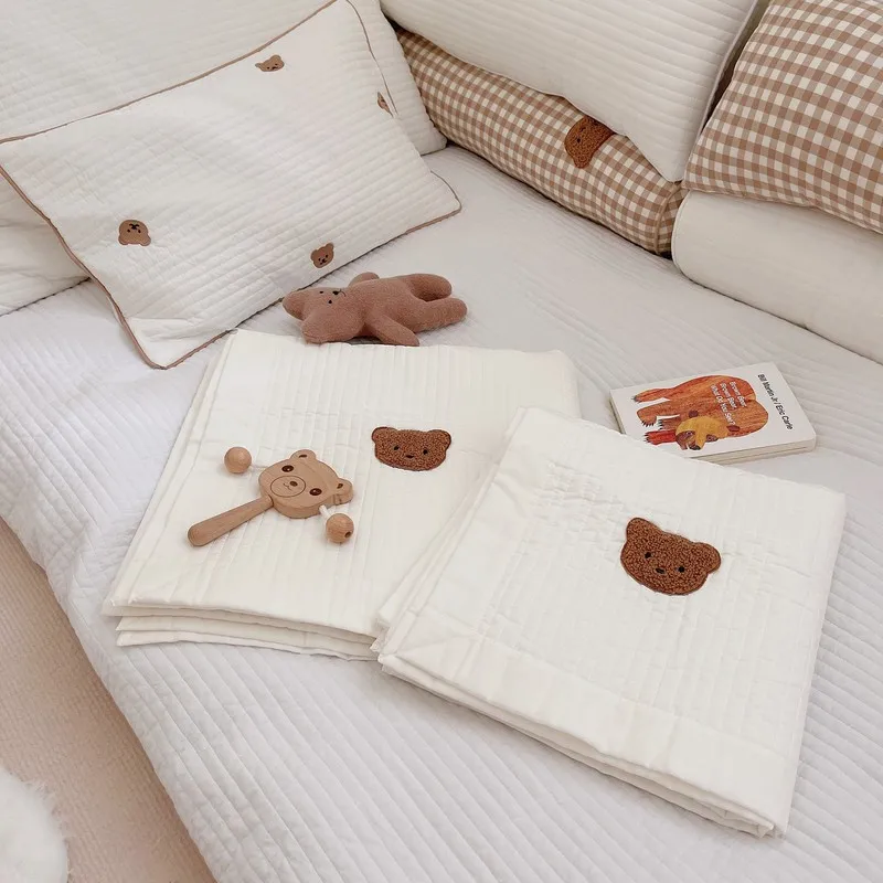Korean Quilted Sheet for Baby Bed Bear Embroidery Baby Crib Sheets for Baby Crib Infant Cotton Cot Sheets Moses Basket Sheets
Korean Quilted Sheet for Baby Bed Bear Embroidery Baby Crib Sheets for Baby Crib Infant Cotton Cot Sheets Moses Basket Sheets