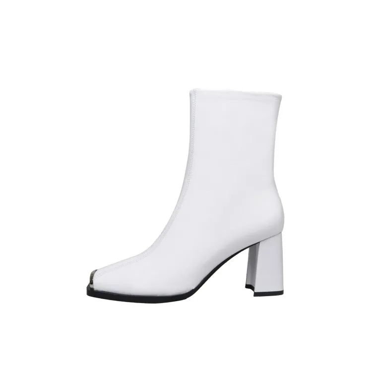 2020 new European and American fashion metal head square head high heel patent leather bright leather women's Boots
2020 new European and American fashion metal head square head high heel patent leather bright leather women's Boots