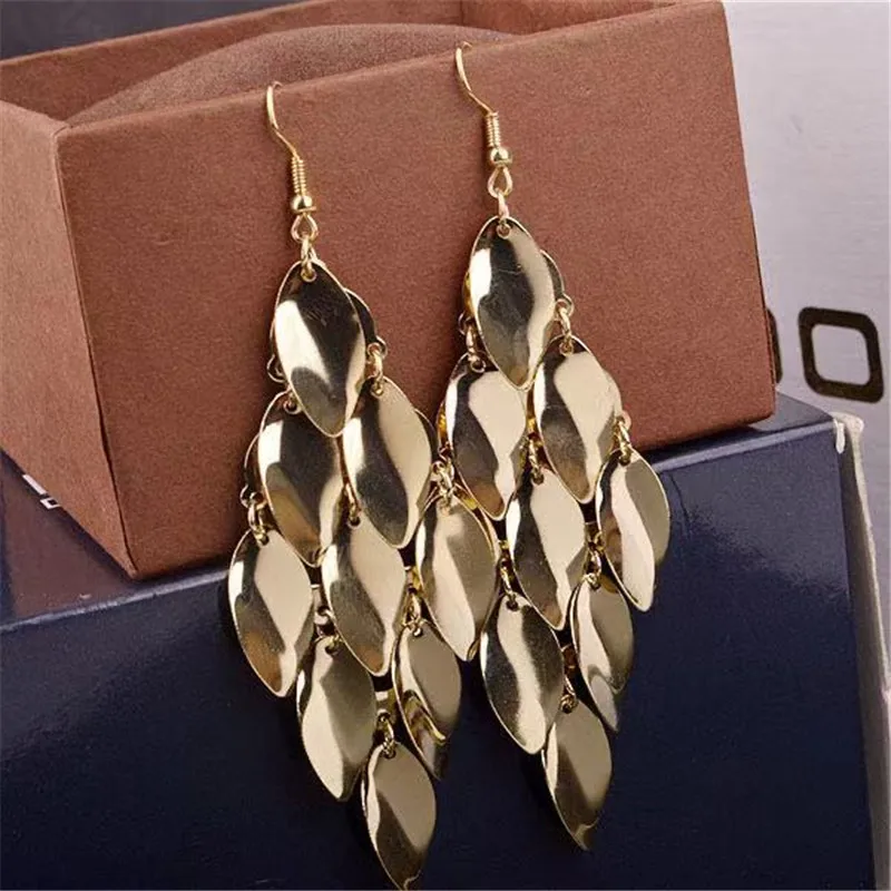 European and American foreign trade long metal fashion shiny water drop disc earrings simple temperament earrings female c0309
European and American foreign trade long metal fashion shiny water drop disc earrings simple temperament earrings female c0309