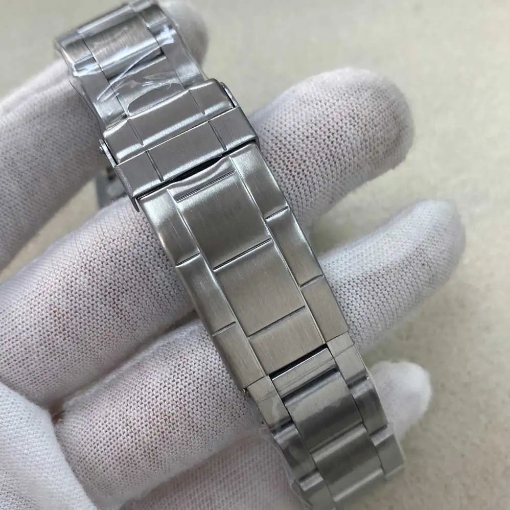 automatic watch Retro 1978 watch steel case green shell dial steel strap green luminous NH35 movement sapphire glass 40mm GH679 
automatic watch Retro 1978 watch steel case green shell dial steel strap green luminous NH35 movement sapphire glass 40mm GH679