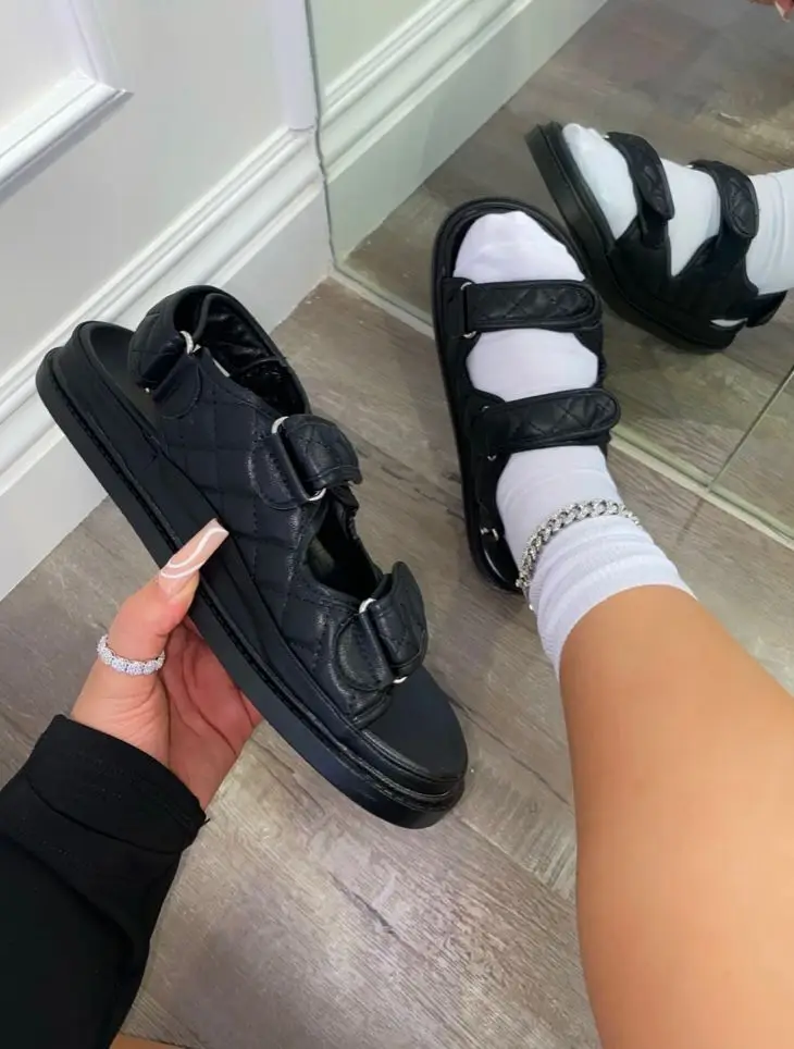Factory wholesale spring new style rhombus small fragrant wind Velcro flat-bottomed sandals comfortable and versatile large size
Factory wholesale spring new style rhombus small fragrant wind Velcro flat-bottomed sandals comfortable and versatile large size