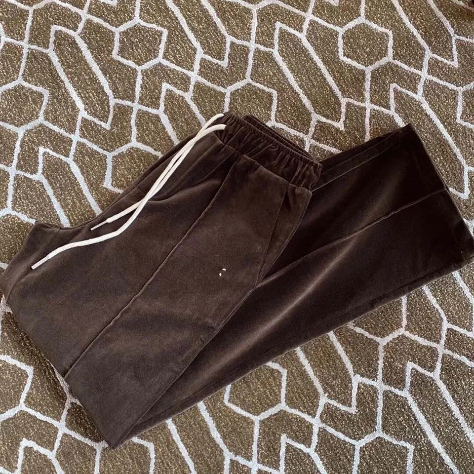 2021 autumn new women's Velvet trousers and casual floor mops are simple without losing the sense of design
2021 autumn new women's Velvet trousers and casual floor mops are simple without losing the sense of design