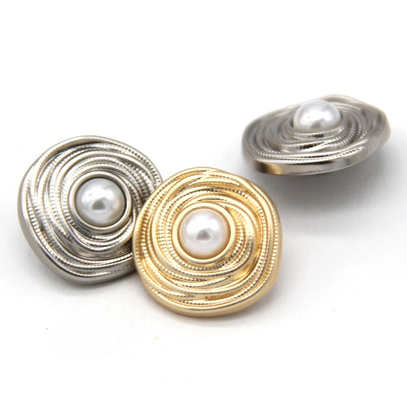 HENGC 18mm Gold Metal Pearl Jewelry Buttons For Sewing Women Jacket Coat Sweaters Handmade DIY Decorative Accessories Wholesale
HENGC 18mm Gold Metal Pearl Jewelry Buttons For Sewing Women Jacket Coat Sweaters Handmade DIY Decorative Accessories Wholesale